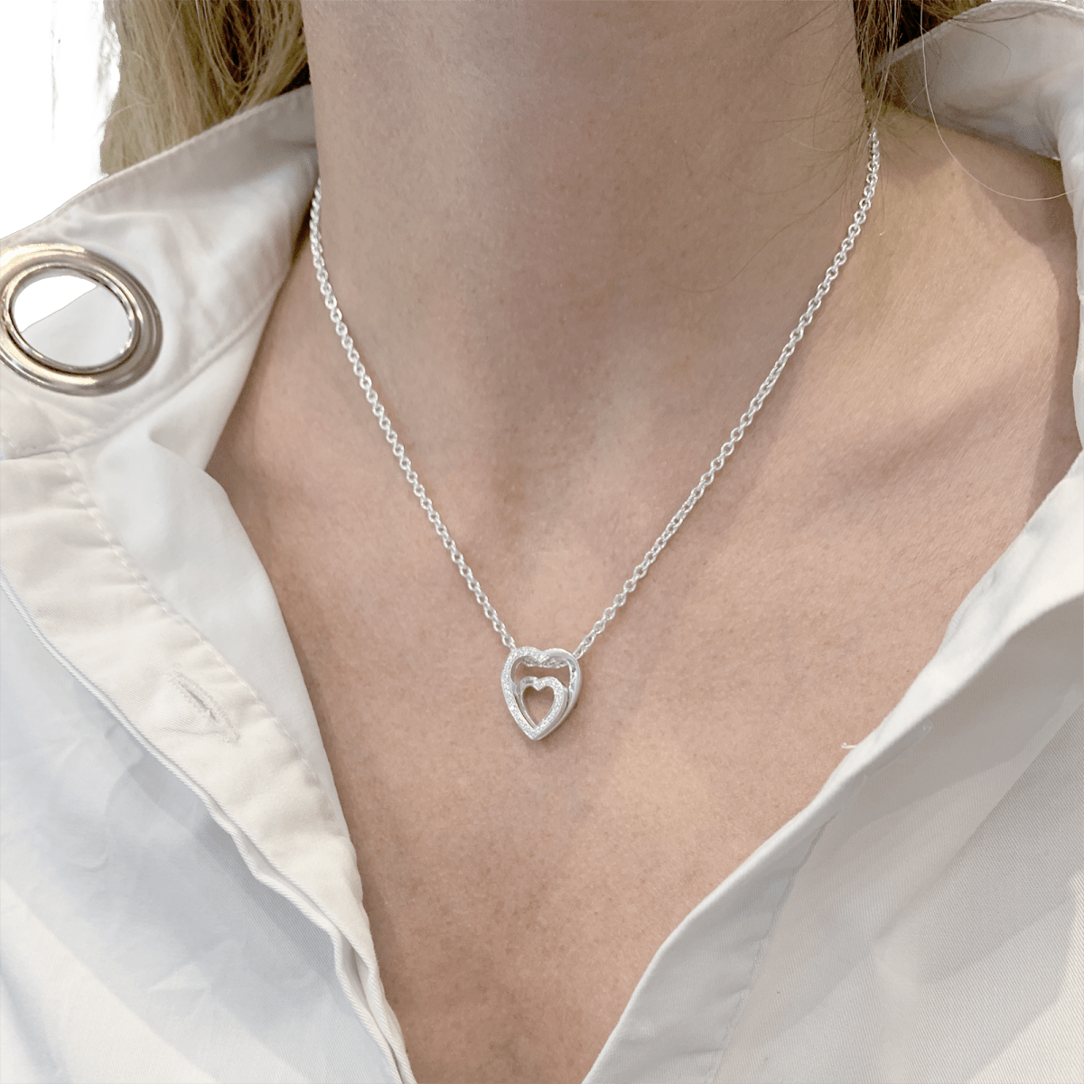 Collier Cartier, "Coeurs", or blanc, diamants. - Maison Eloe