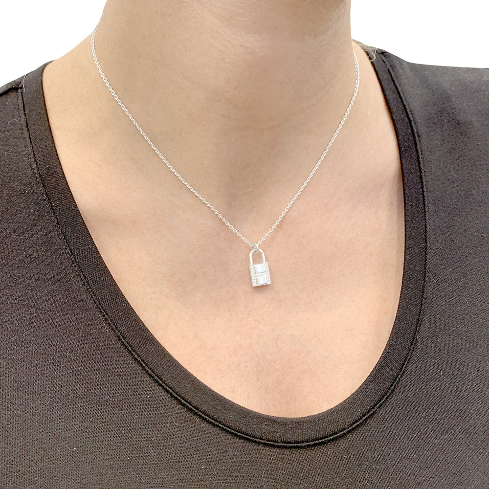 Hermès “Kelly Cadenas” necklace in white gold, diamonds.