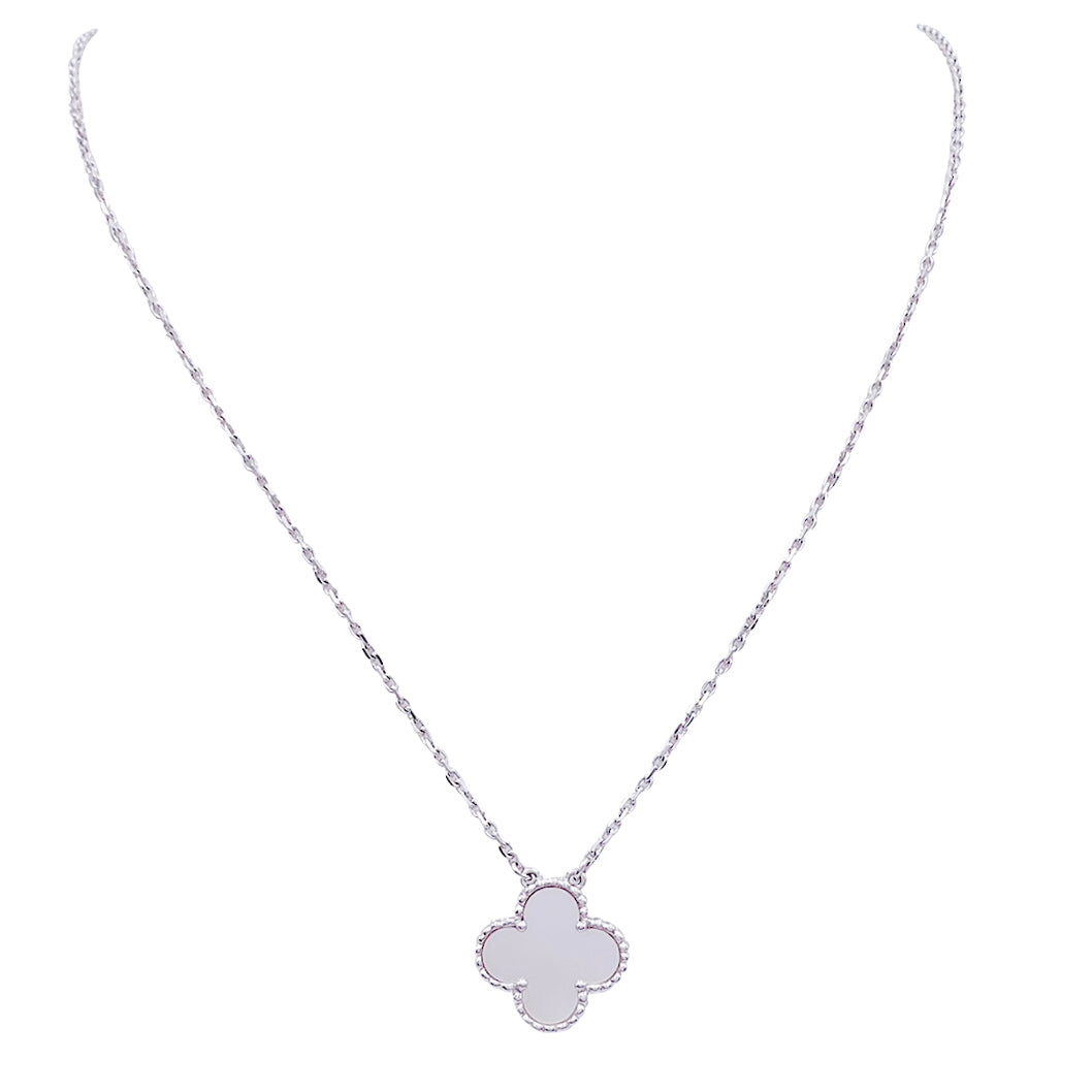 Collier Van Cleef & Arpels, "Vintage Alhambra", en or blanc, nacre.
