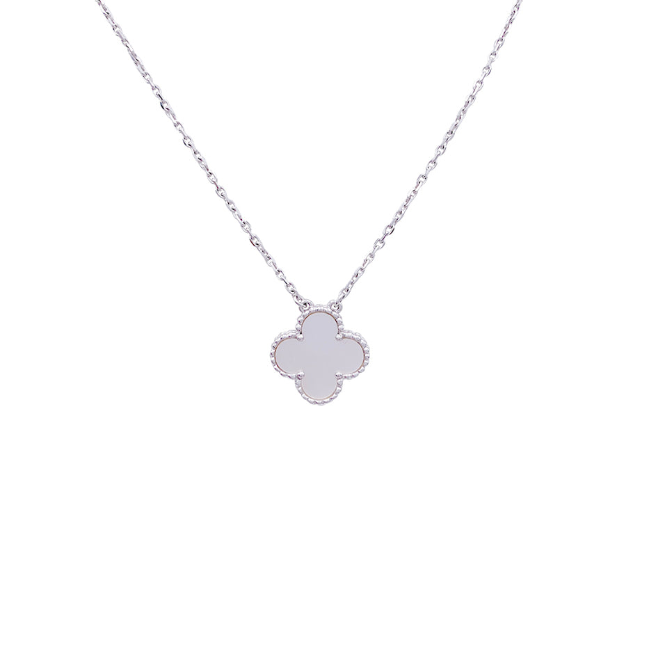 Collier Van Cleef & Arpels, "Vintage Alhambra", en or blanc, nacre.