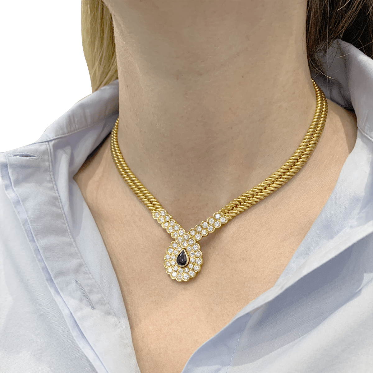 Collier Van Cleef & Arpels, or jaune, saphir, diamants. - Maison Eloe