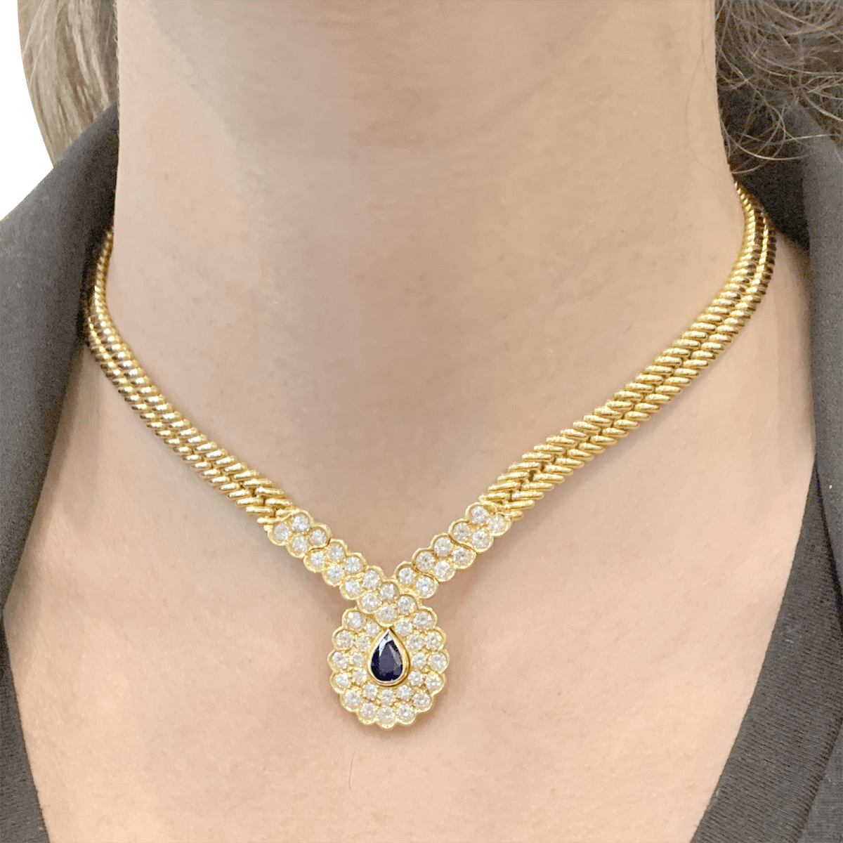 Collier Van Cleef & Arpels, or jaune, saphir, diamants. - Maison Eloe