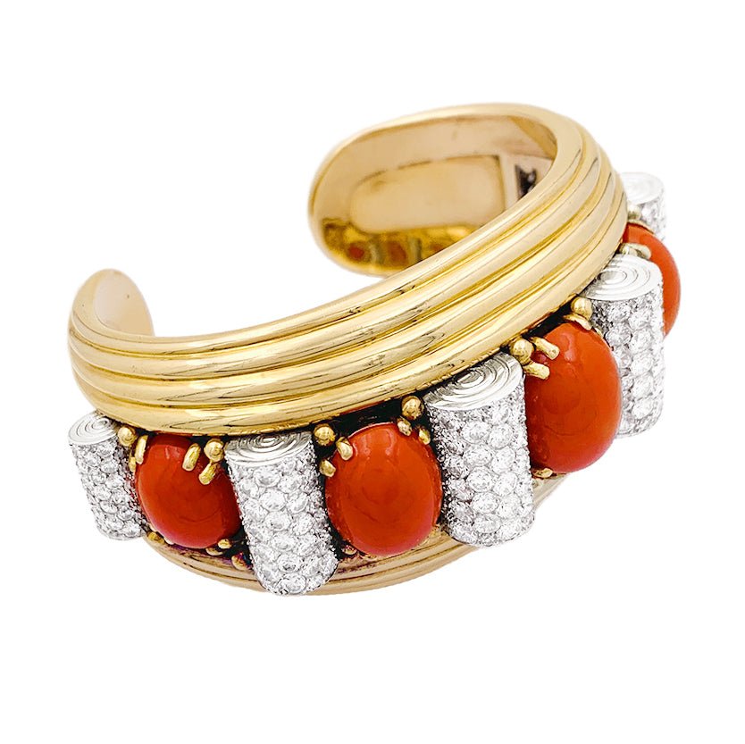 Important jonc attribué à René Boivin, platine, or jaune, corail et diamants. - Maison Eloe