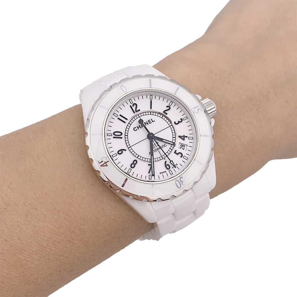 Montre Chanel, "J12" céramique blanche.