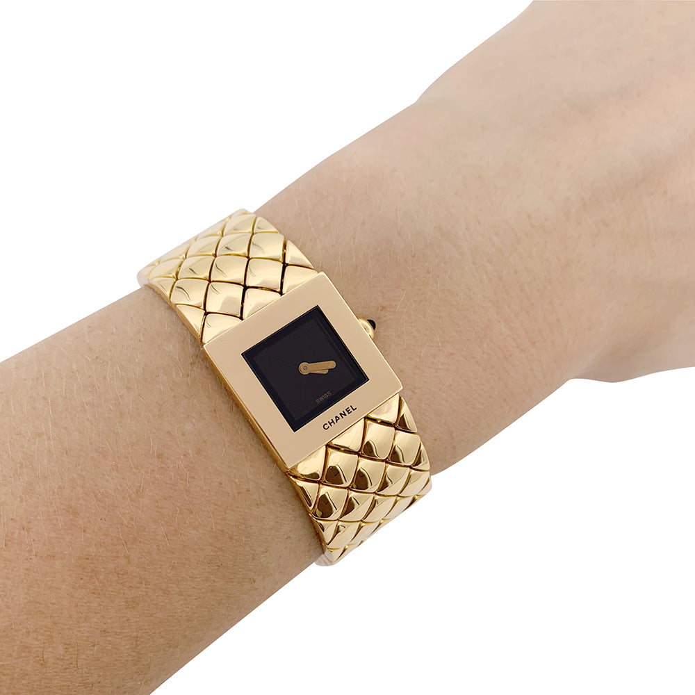 Chanel watch, "Matelassé", yellow gold.