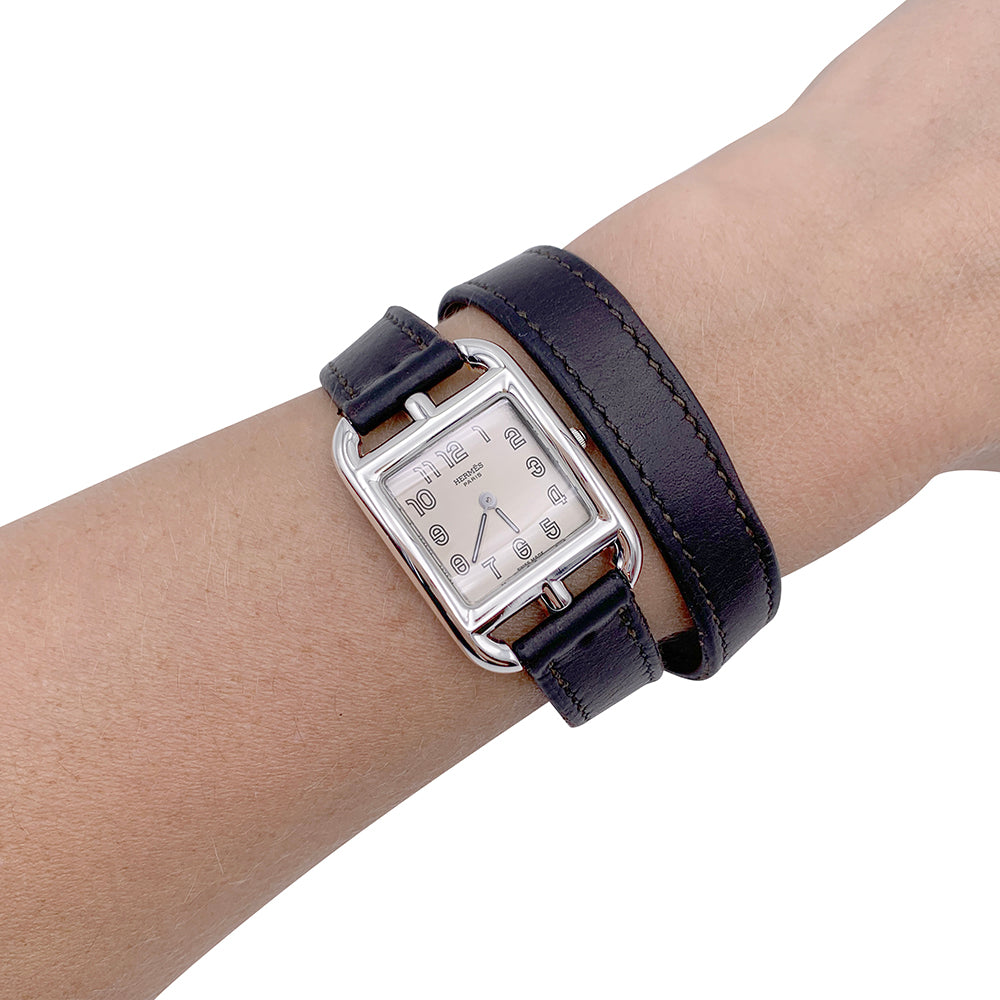 Montre Hermès "Cape Cod" en acier sur cuir.