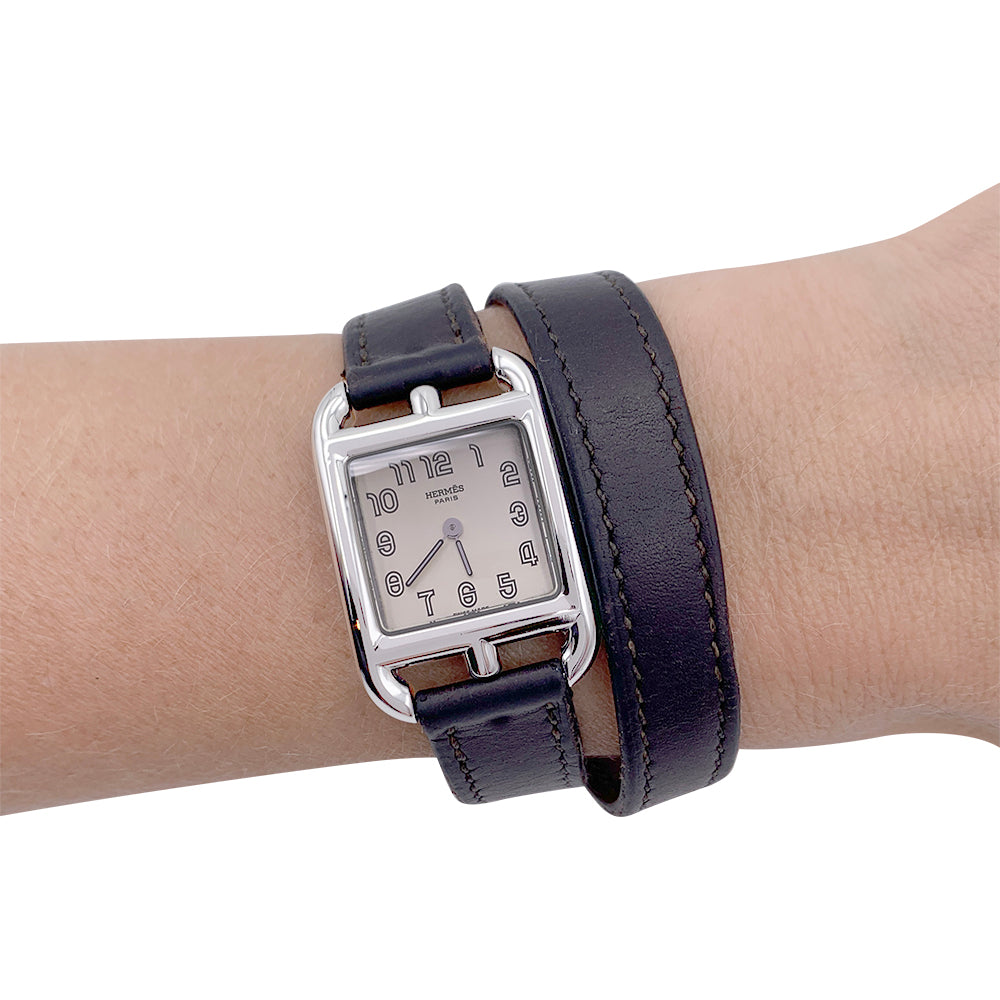 Hermès "Cape Cod" watch in steel on leather.