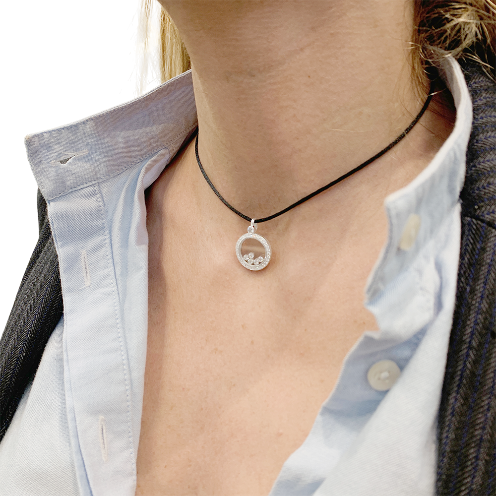 Chopard "Happy Diamonds" pendant in white gold and diamonds.