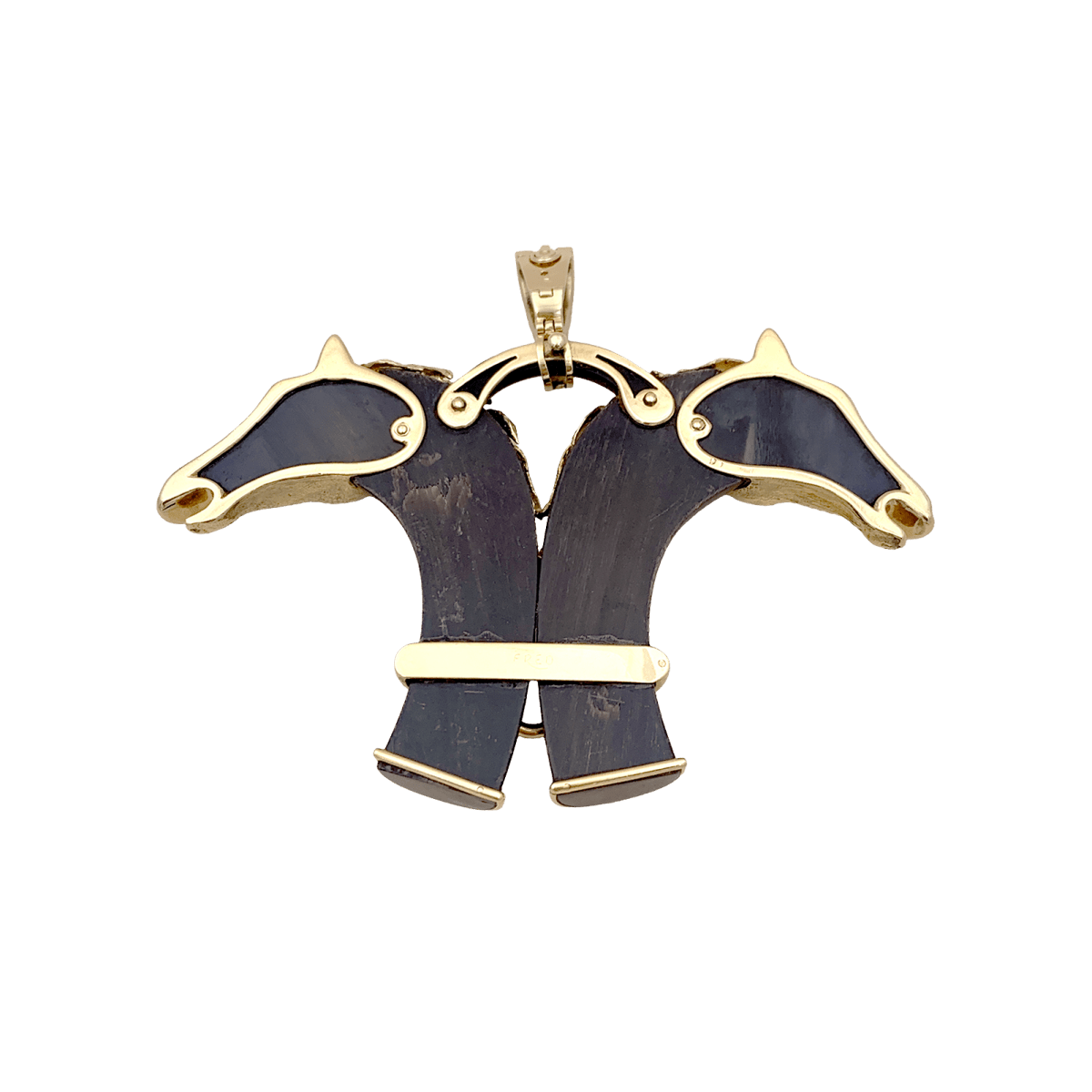 Pendentif FRED double tête de cheval en or jaune et corne. - Maison Eloe