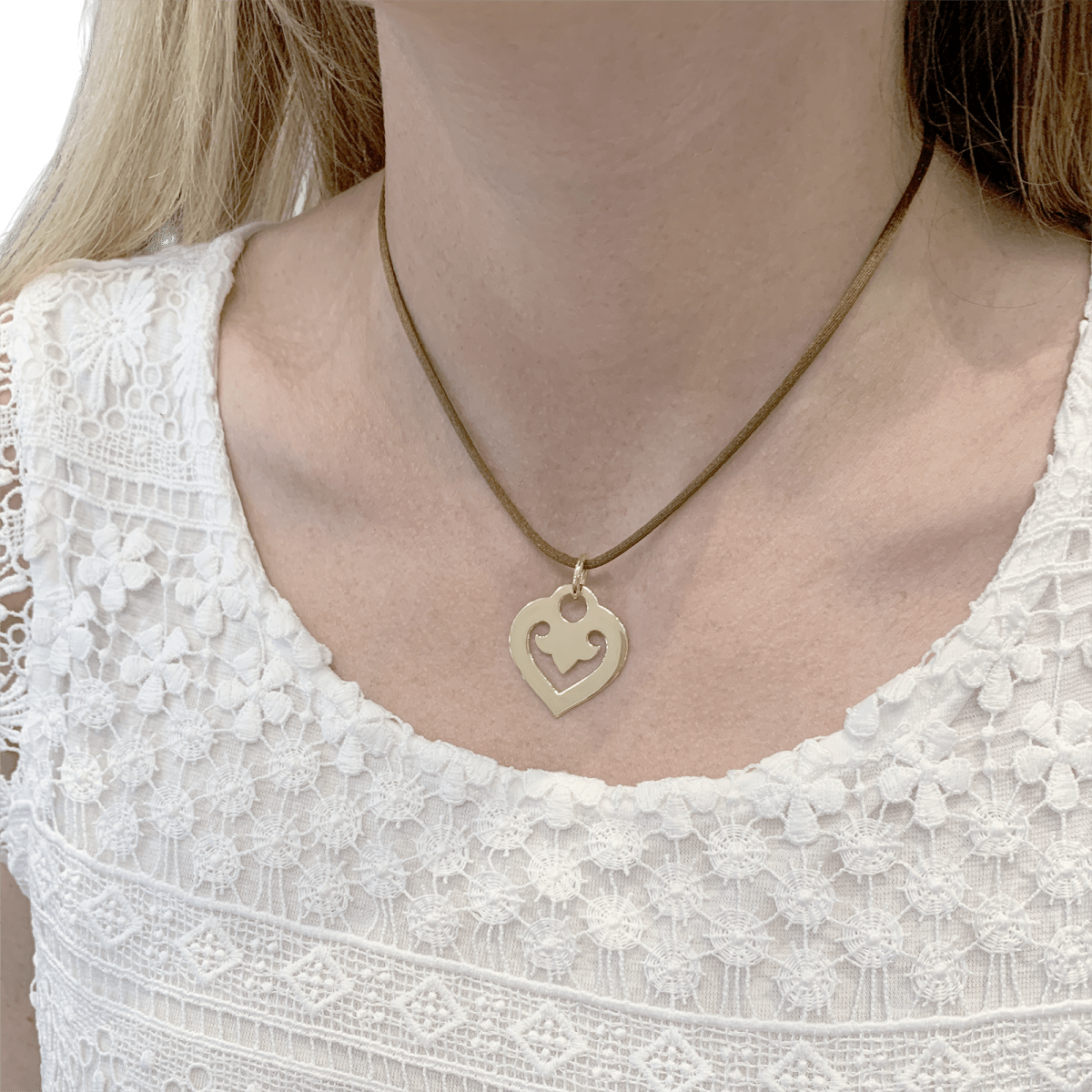Pendentif O.J.Perrin, "Coeur Légendes", or jaune. - Maison Eloe
