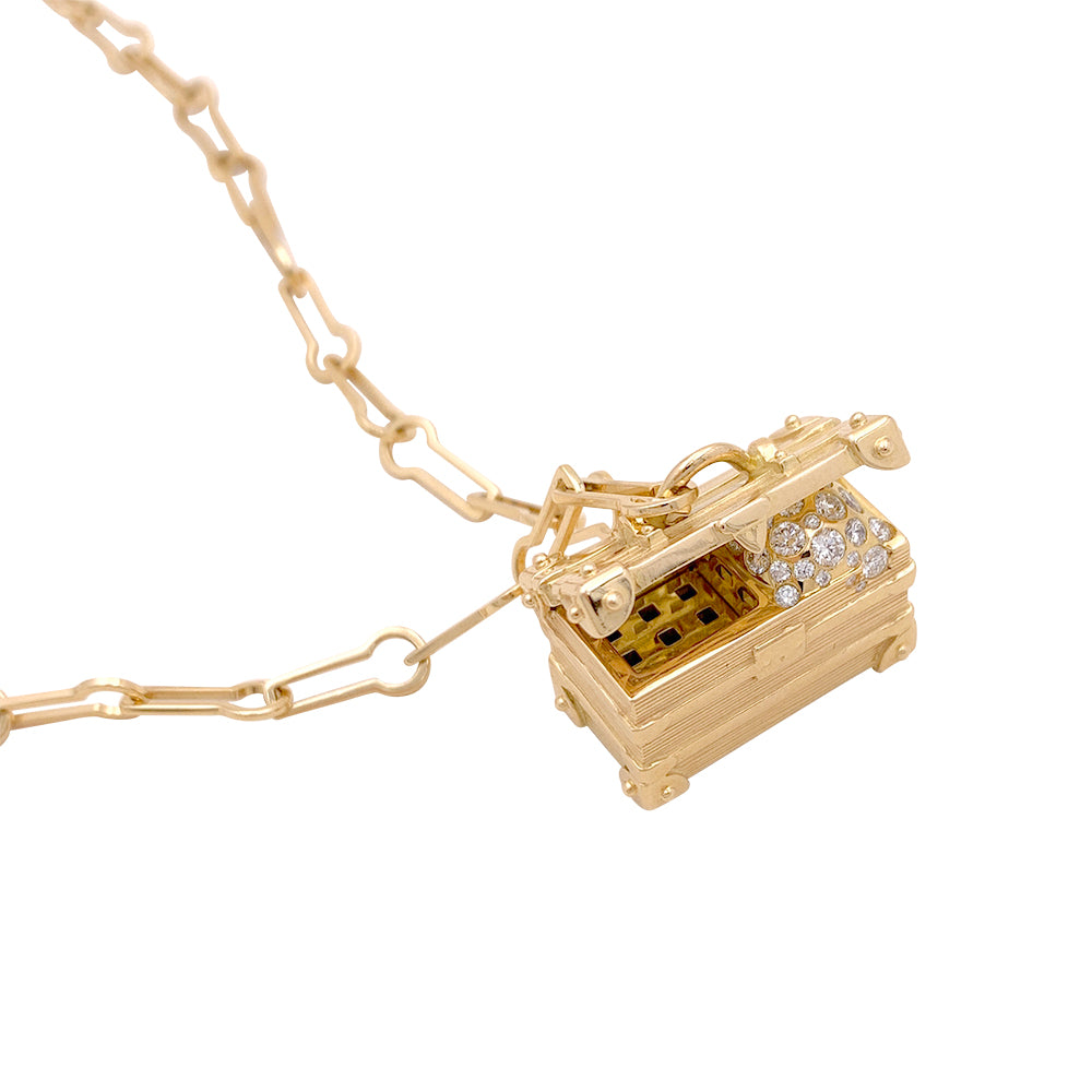 Louis Vuitton "Malle" necklace in yellow gold and diamonds.