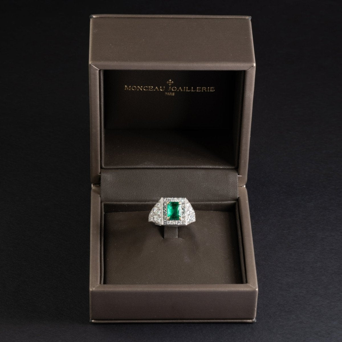 Bague en platine et or jaune ornée d'une émeraude - Maison Eloe