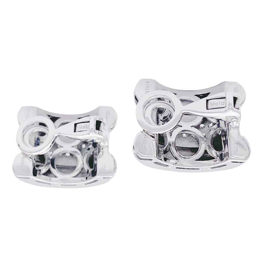 Boucles d’oreilles Chopard, "La Strada", or blanc, diamants.