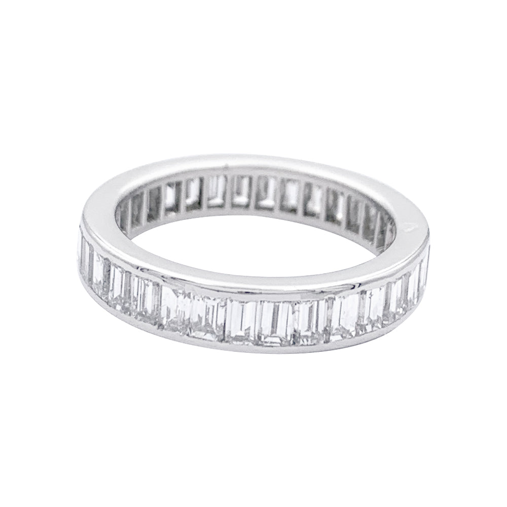 Alliance Cartier, diamants baguette et platine.