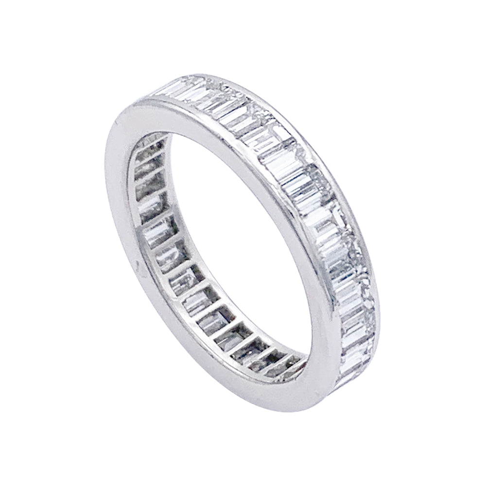 Alliance Cartier, diamants baguette et platine.