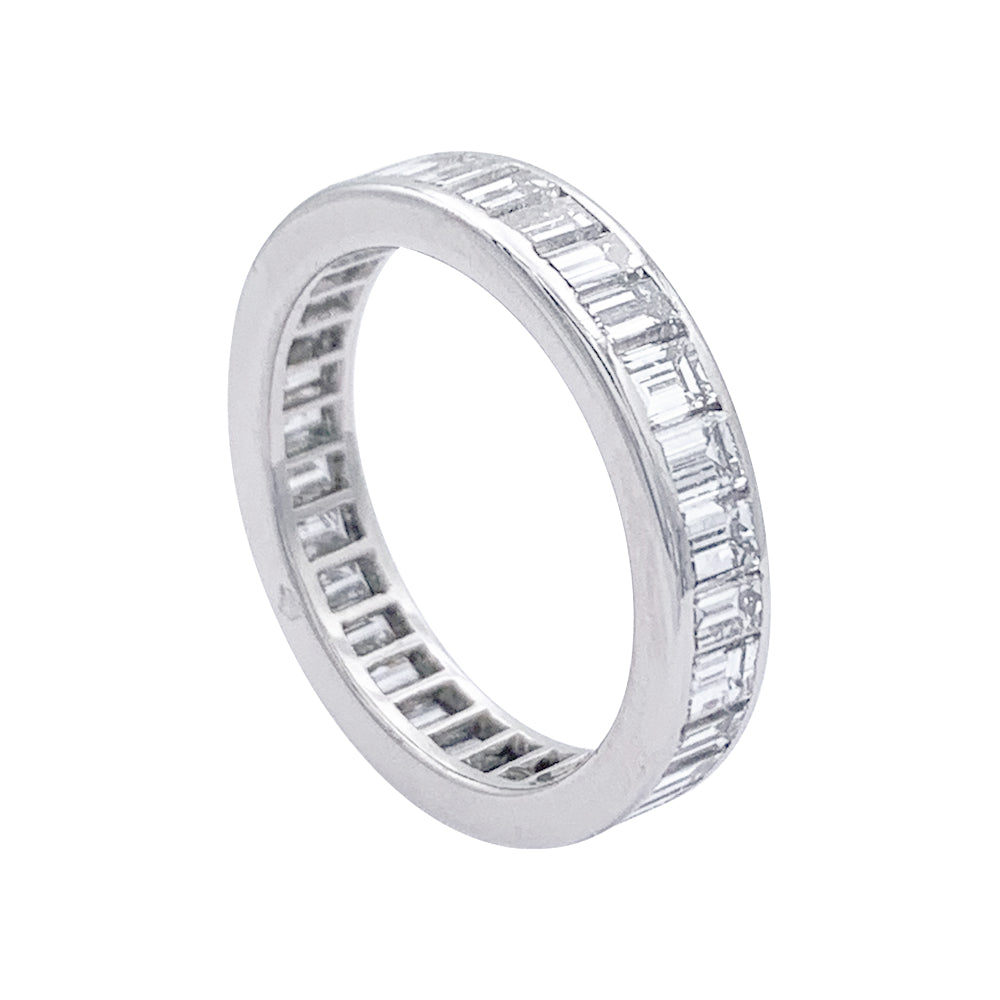 Alliance Cartier, diamants baguette et platine.