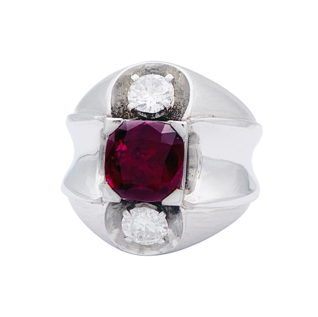 Bague Art Déco Boucheron, platine, rubis, diamants.