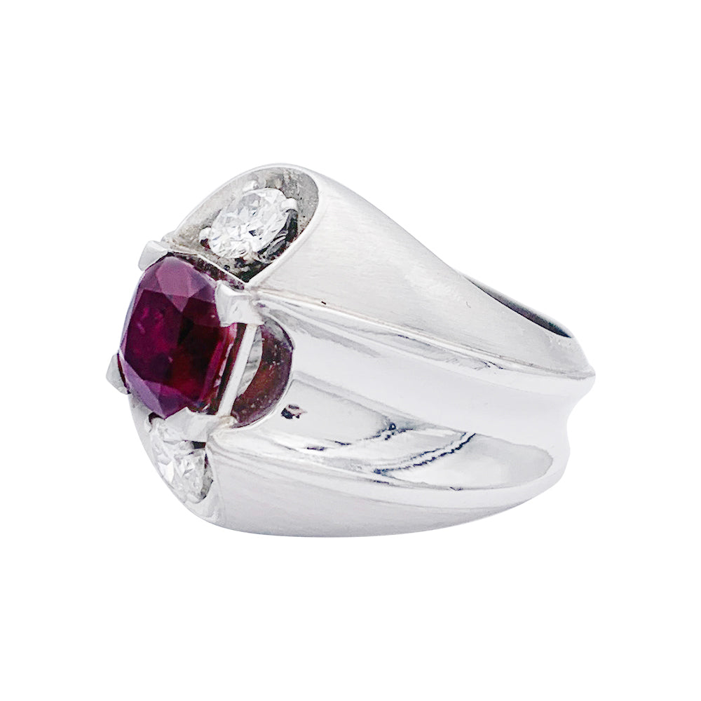 Bague Art Déco Boucheron, platine, rubis, diamants.