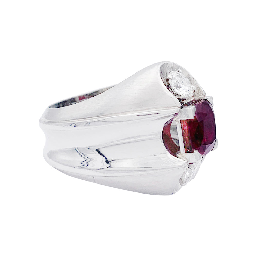 Bague Art Déco Boucheron, platine, rubis, diamants.