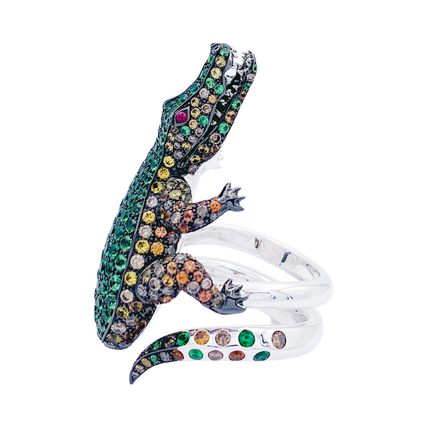 Bague Boucheron Crocodile en or blanc, sertie de diamants et pierres de couleur.
