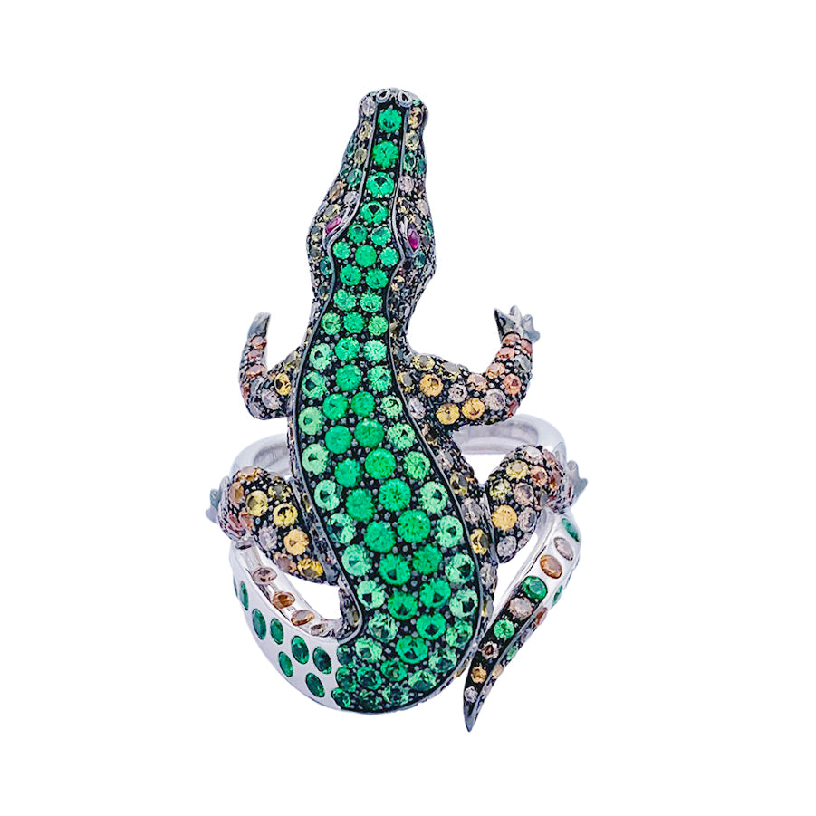 Bague Boucheron Crocodile en or blanc, sertie de diamants et pierres de couleur.