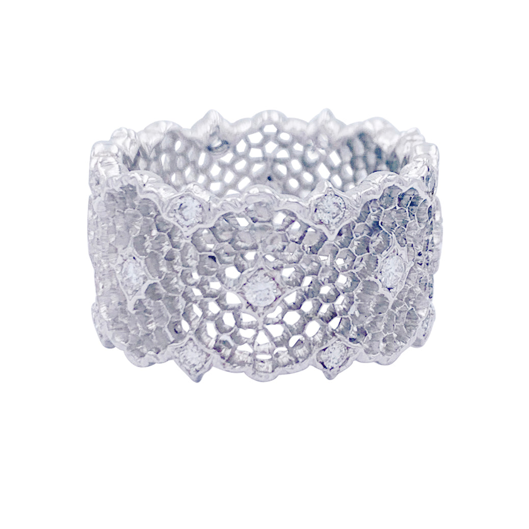 Bague Buccellati, "Tulle", or blanc, diamants.