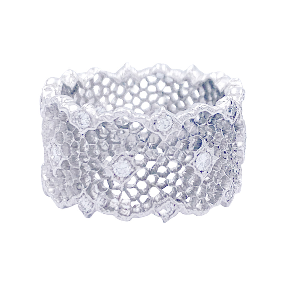 Bague Buccellati, "Tulle", or blanc, diamants.