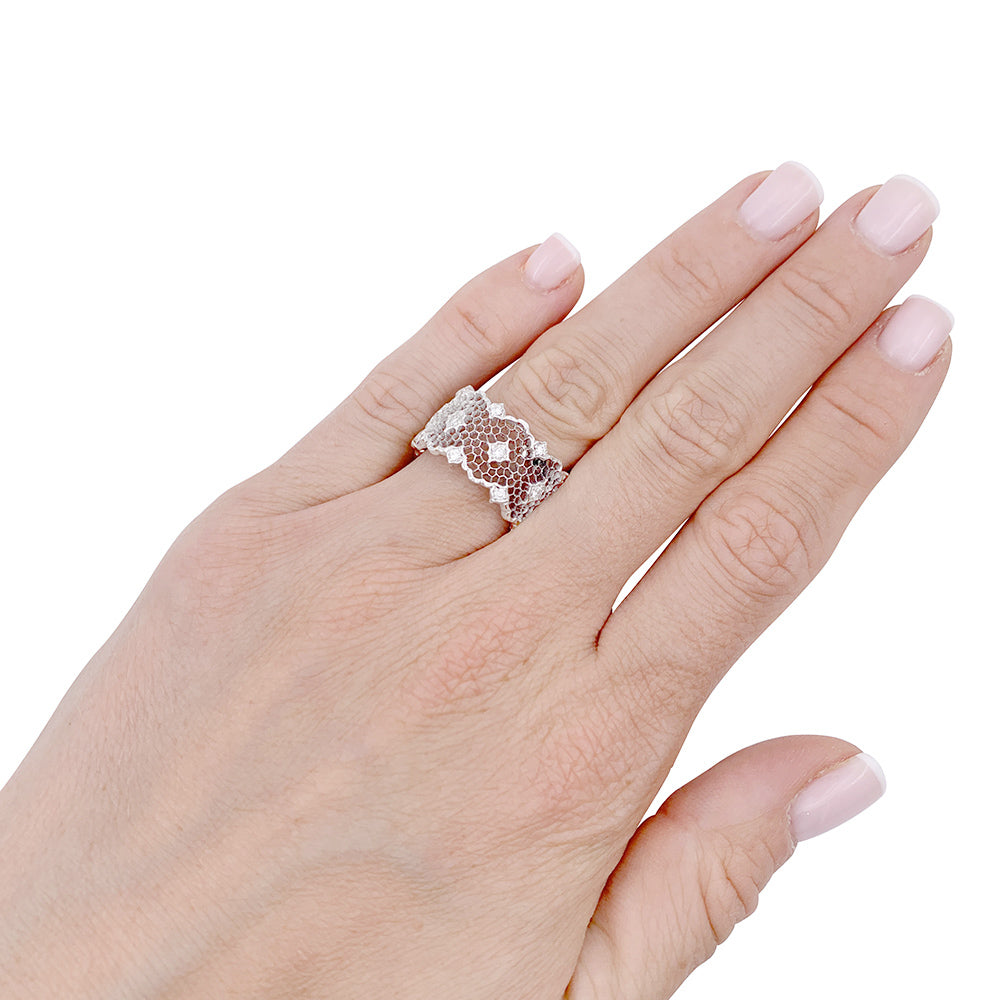 Bague Buccellati, "Tulle", or blanc, diamants.