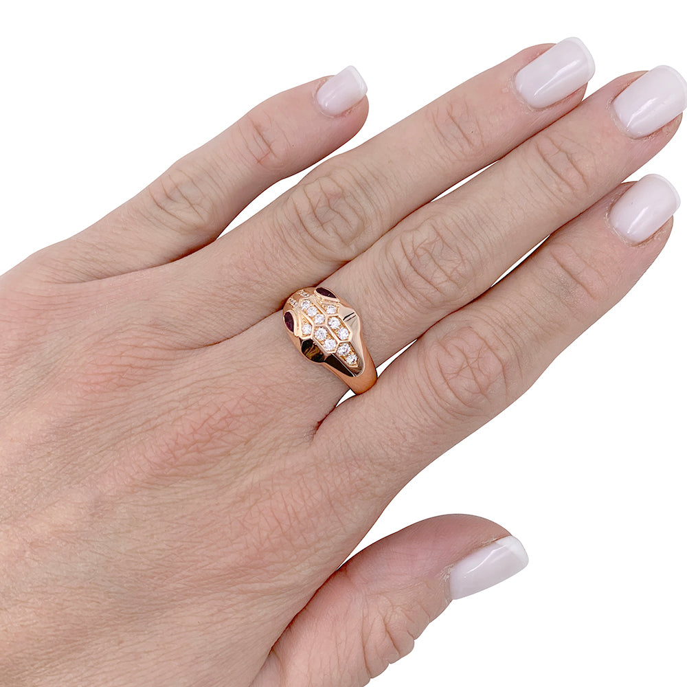 Bague Bulgari, "Serpenti, or rose, diamants, rubellites.
