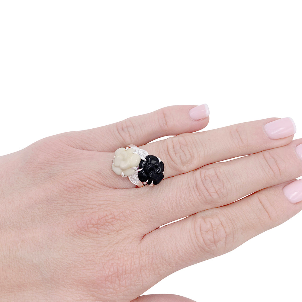 Chanel ring, "Toi & Moi - Mini sculpted Camellia", white gold, diamonds.