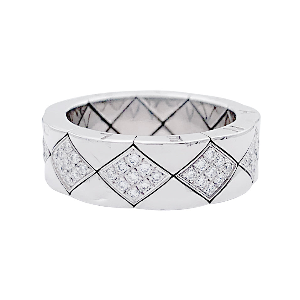 Bague Chanel, "Matelassé", or blanc et diamants.