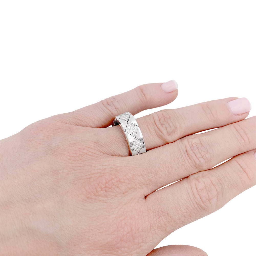 Chanel ring, "Matelassé", white gold and diamonds.