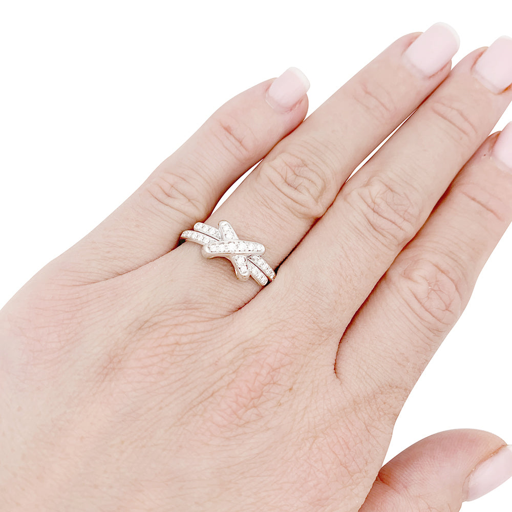 Chaumet "Jeux de Liens" ring in white gold and diamonds.