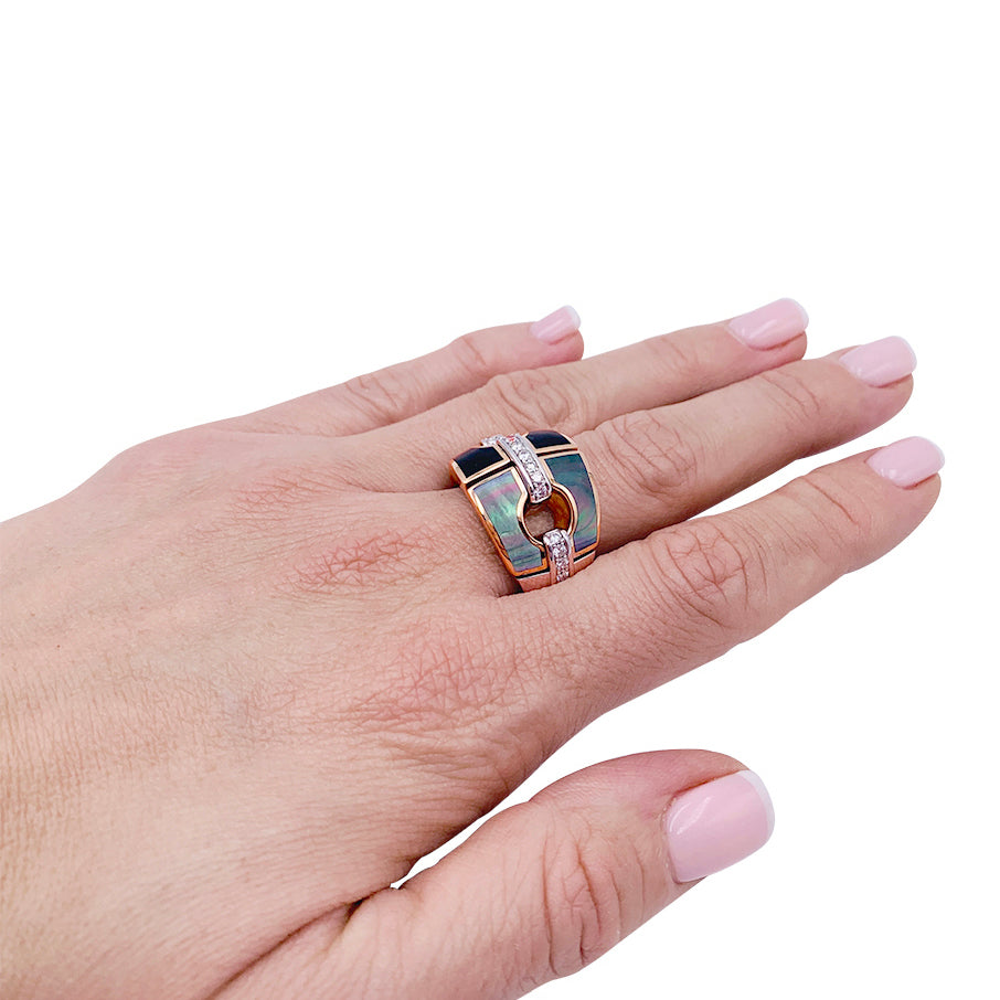 Bague Chimento or, nacre et diamants.