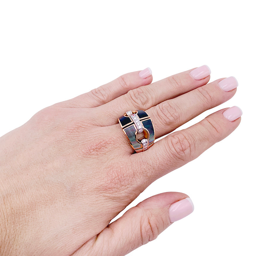 Chimento ring in gold, mother-of-pearl and diamonds.