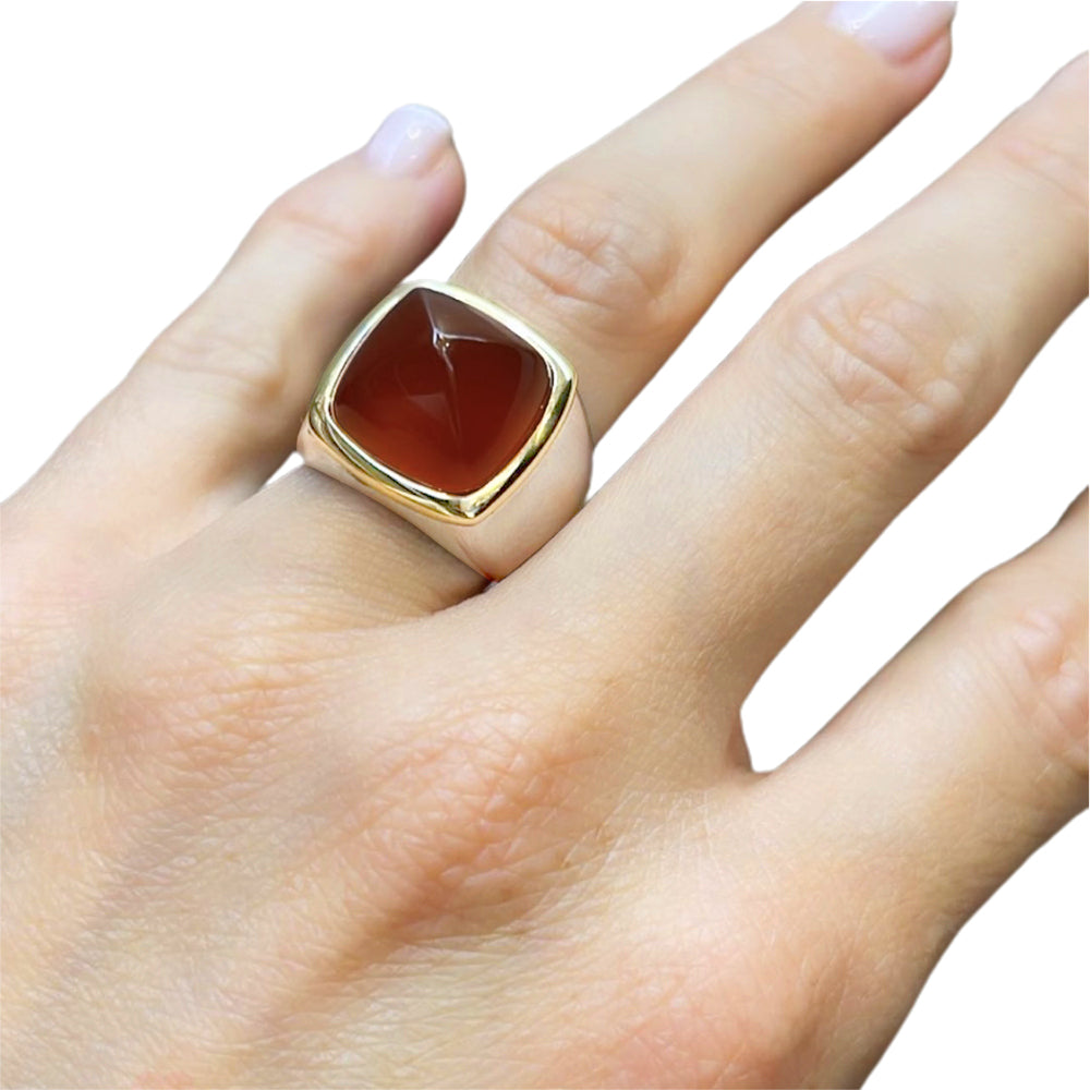 Fred ring, "Pain de Sucre", two golds, carnelian.