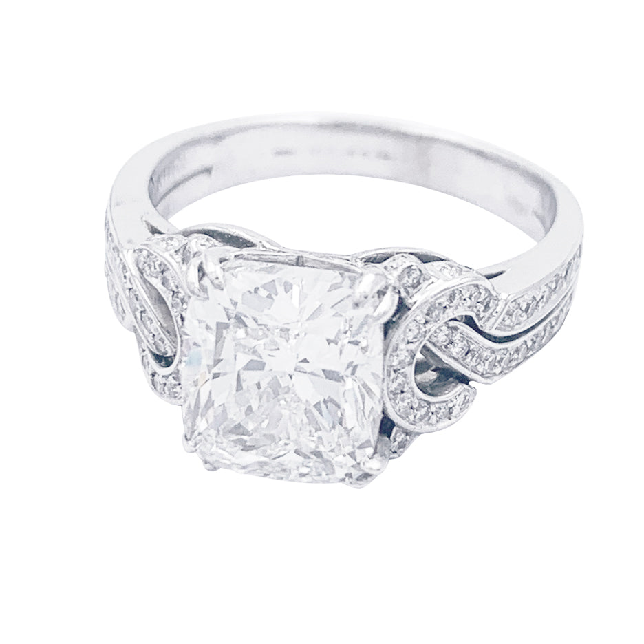 Mauboussin ring, "Subtil Message", white gold, cushion diamond.