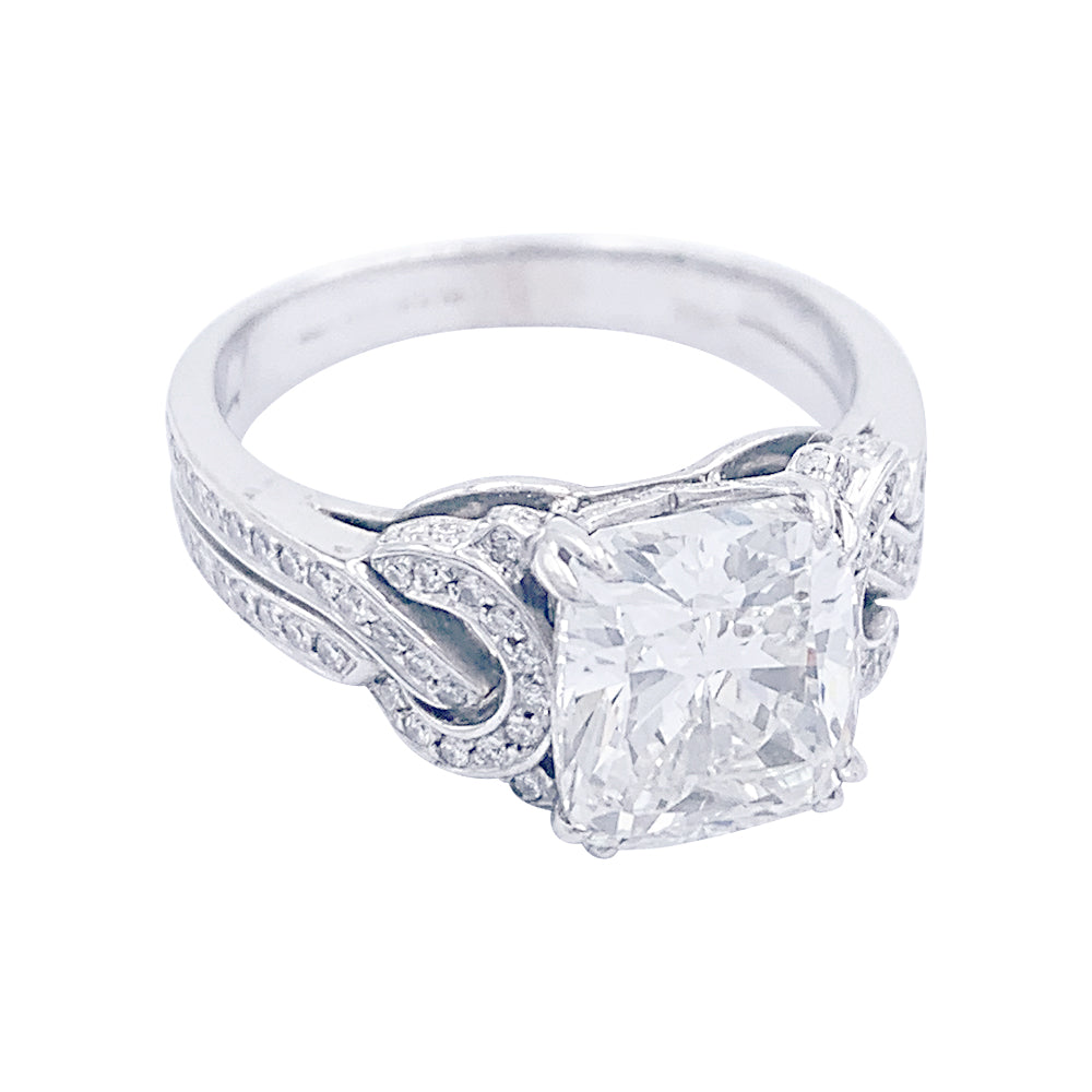 Mauboussin ring, "Subtil Message", white gold, cushion diamond.