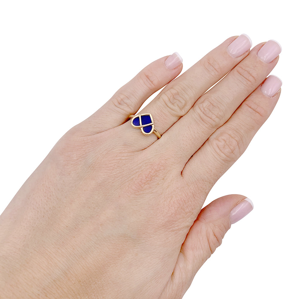 Poiray ring, "The Catcher in the Heart", yellow gold, lapis lazuli.