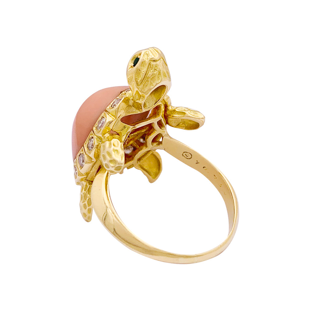 Van Cleef & Arpels ring, "Turtle", yellow gold, diamonds, coral.