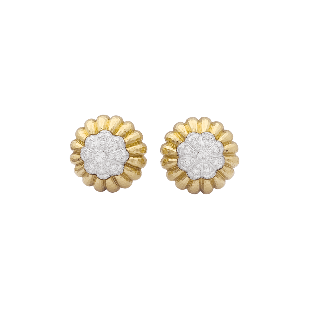 Clips d'oreilles David Webb, "Boutons", platine, or jaune, diamants. - Maison Eloe