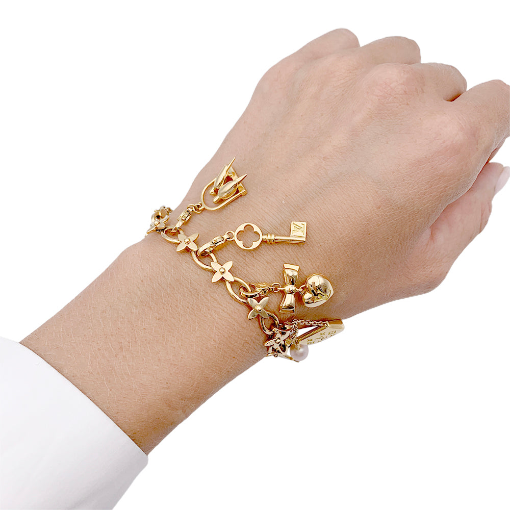 Bracelet Louis Vuitton, "Idylle",  breloques, or jaune, or blanc, perles.