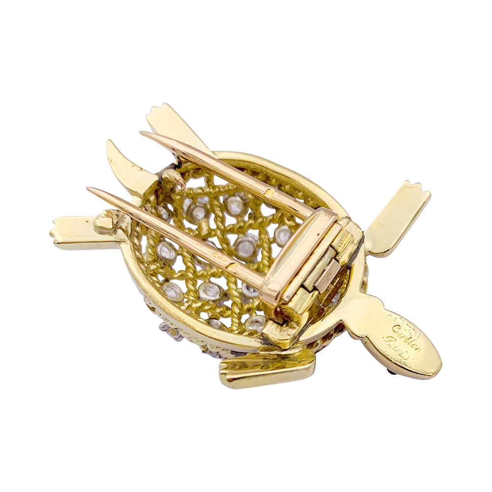 Broche Cartier vintage, "Tortue", or jaune et diamants.