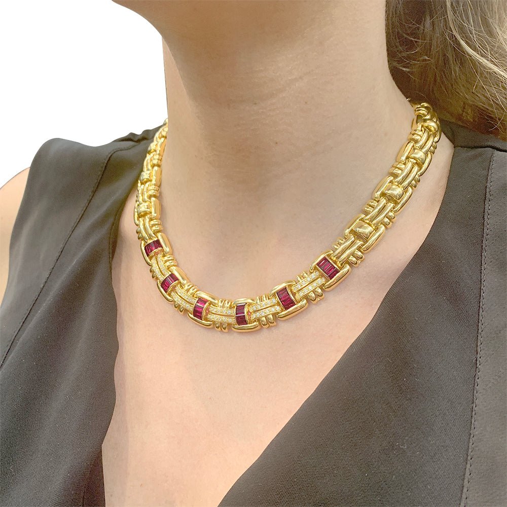 Collier Wempé en or jaune serti de rubis et de diamants. - Maison Eloe
