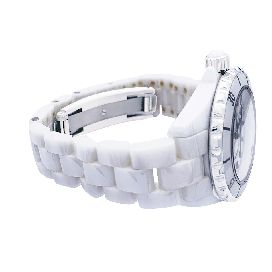 Montre Chanel, "J12", céramique blanche.