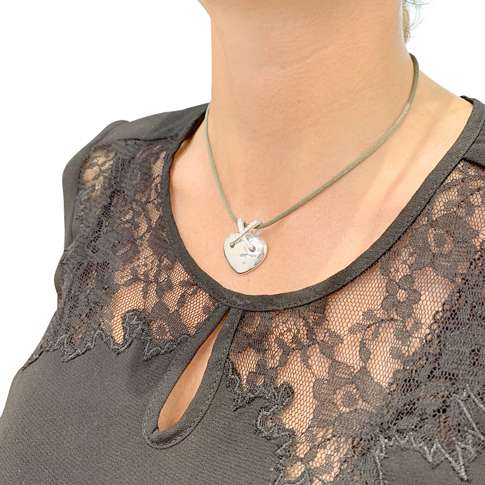 Chaumet heart pendant, "Liens", white gold and diamonds.