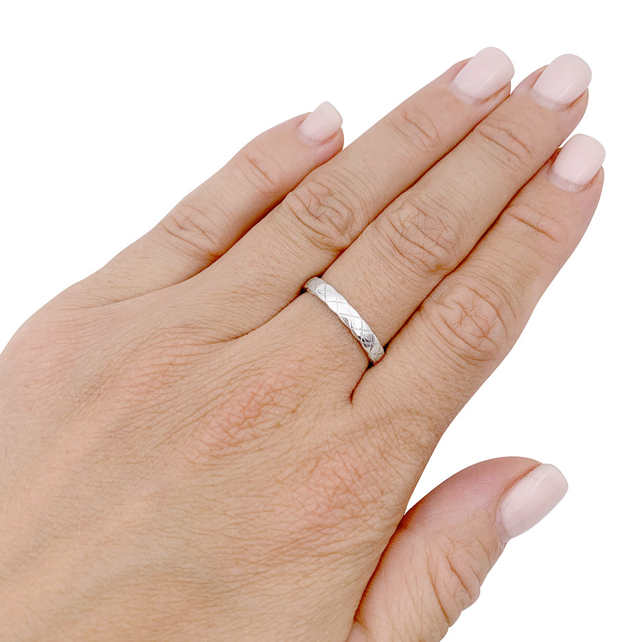 Bague alliance Chanel, "Coco Crush", or blanc.