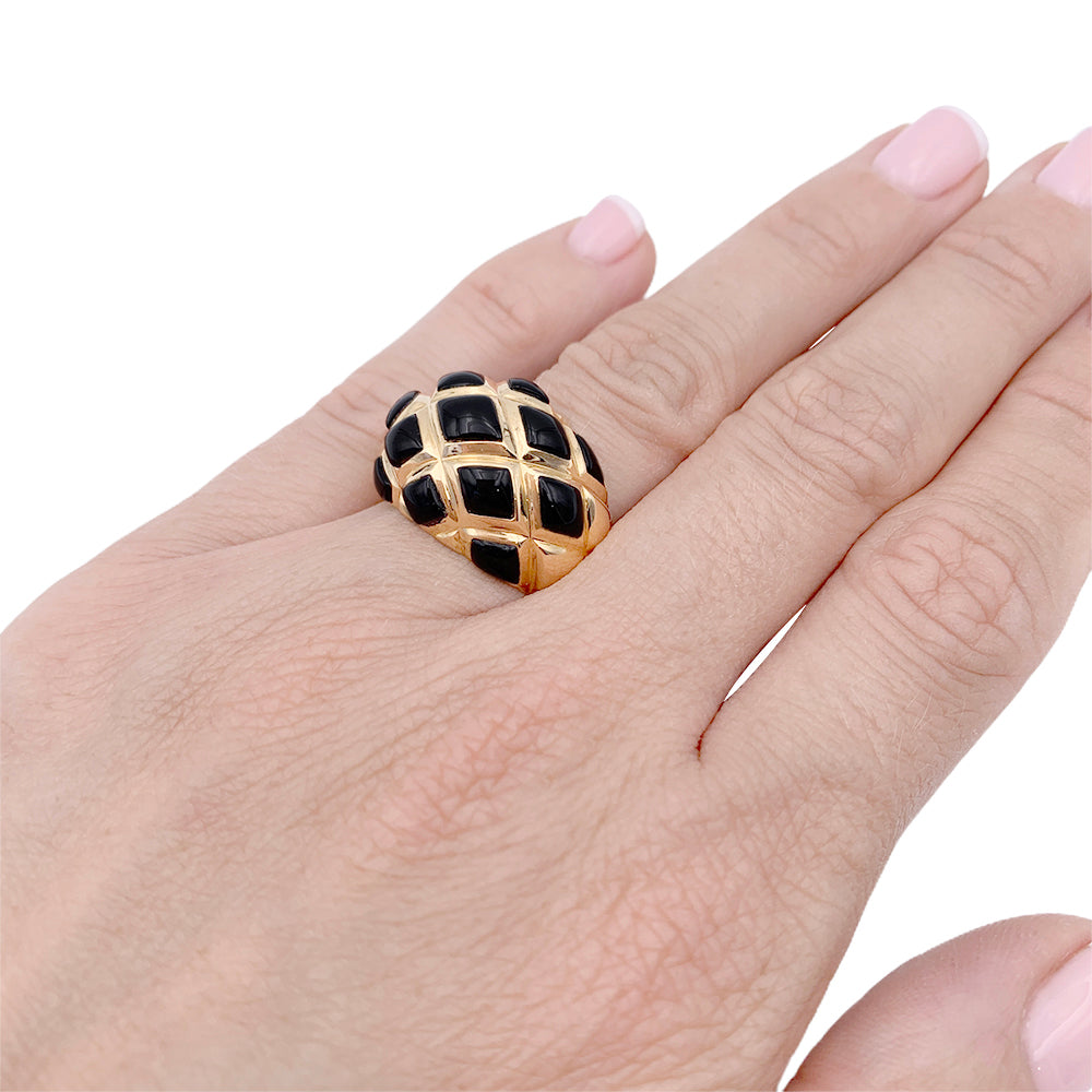 Chanel ring, yellow gold, onyx.