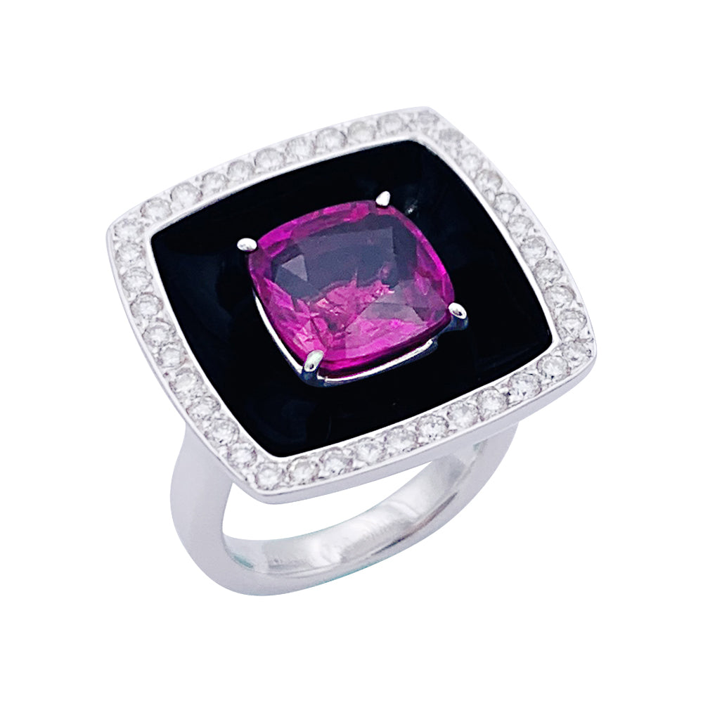 Bague Chanel, "Nuit Noire", or blanc, saphir rose, diamants, émail.