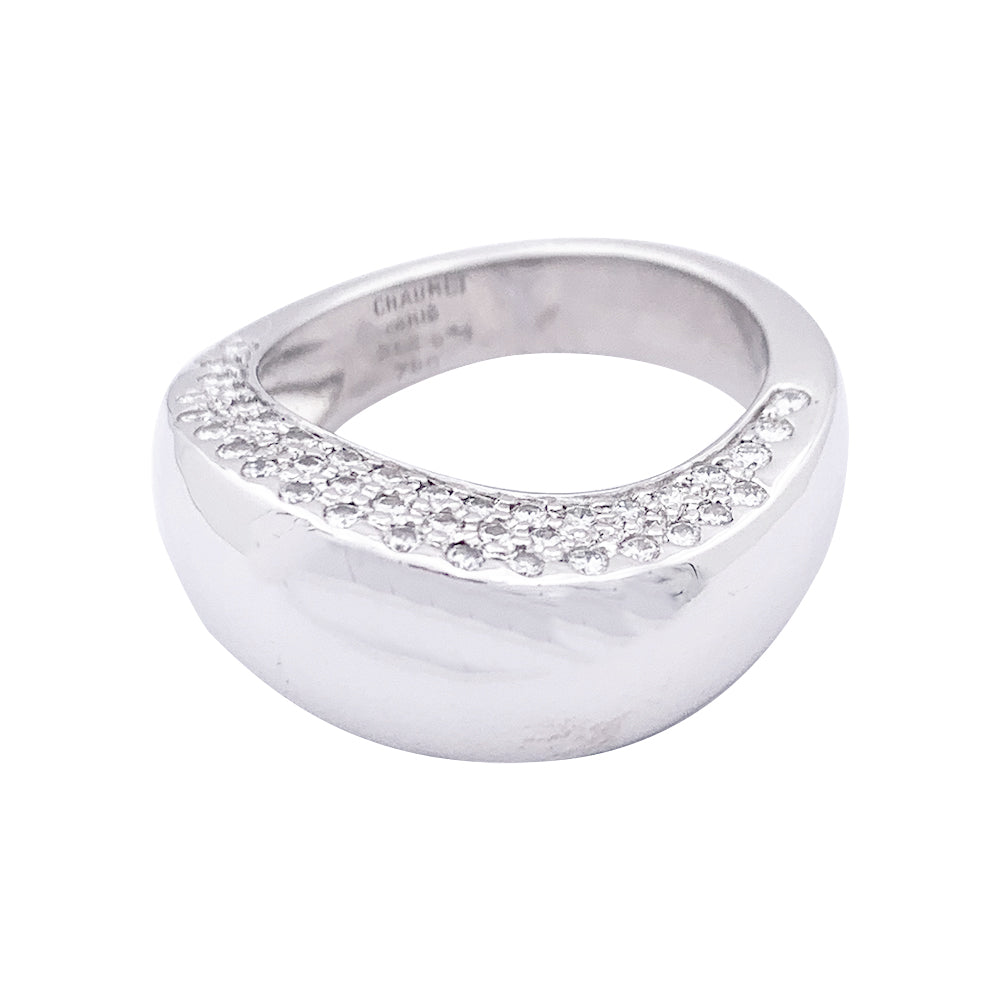 Bague Chaumet, "Valse", or blanc, diamants.